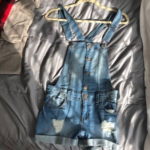 Cute overall jean shorts size xs